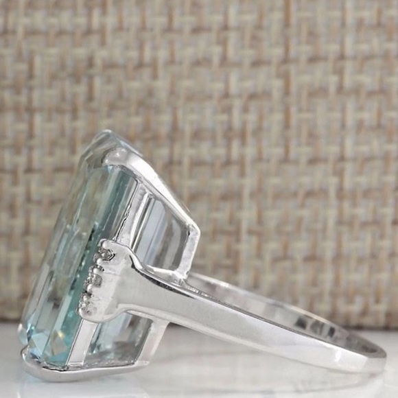 NEW๐๐BRIGHT! TOPAZ BLUE STUNNER๐๐EMERALD CUT 7 - Picture 5 of 8